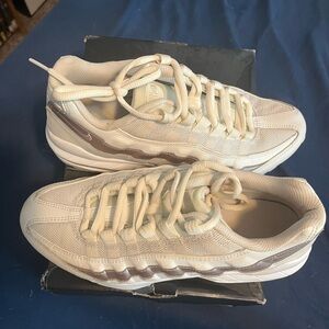 Women’s Nike AirMax